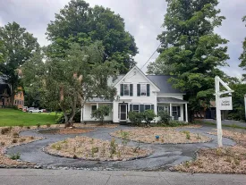 Front lawn thumbnail