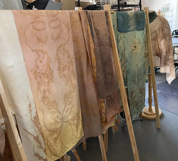 Drying scarves
