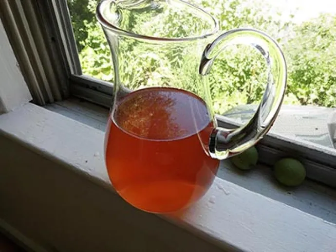 sumacade-in-pitcher2.jpg