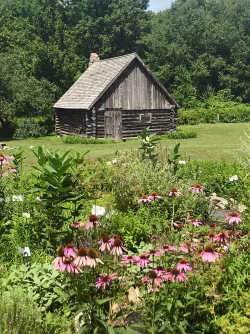 Log cabin Photo: Margie Manthey
