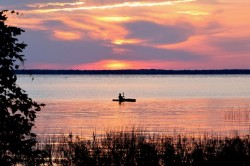 Sunset kayaker Photo: Leif Tillotson
