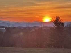 Mountain sunset Photo: Tom Nold