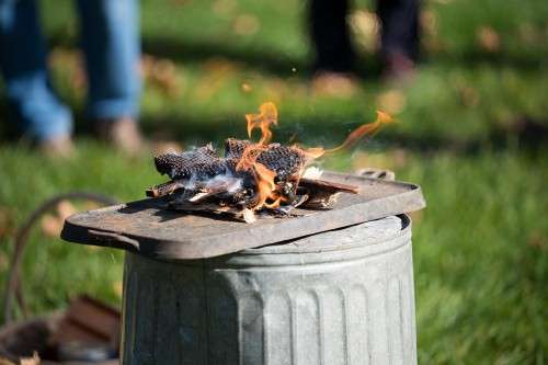 Burning honeycomb for bees