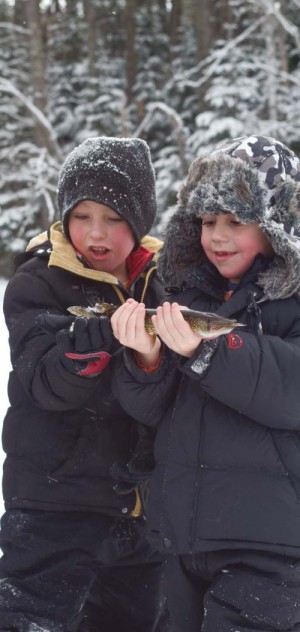 kids_with_fish.jpg thumbnail