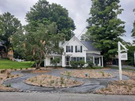 Front lawn thumbnail