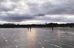 Ice skating Photo: Theo Cote