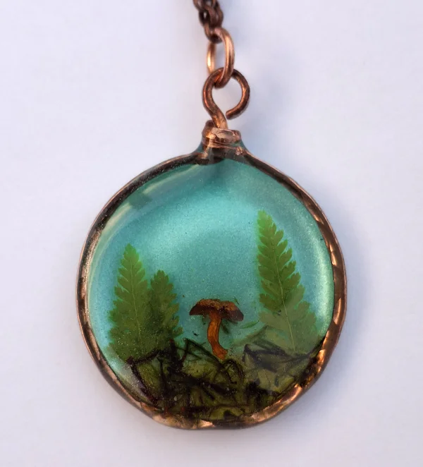 Woodlant pendant